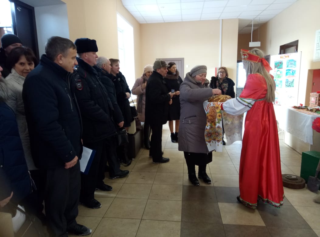 " Славе не меркнуть - традициям жить"
